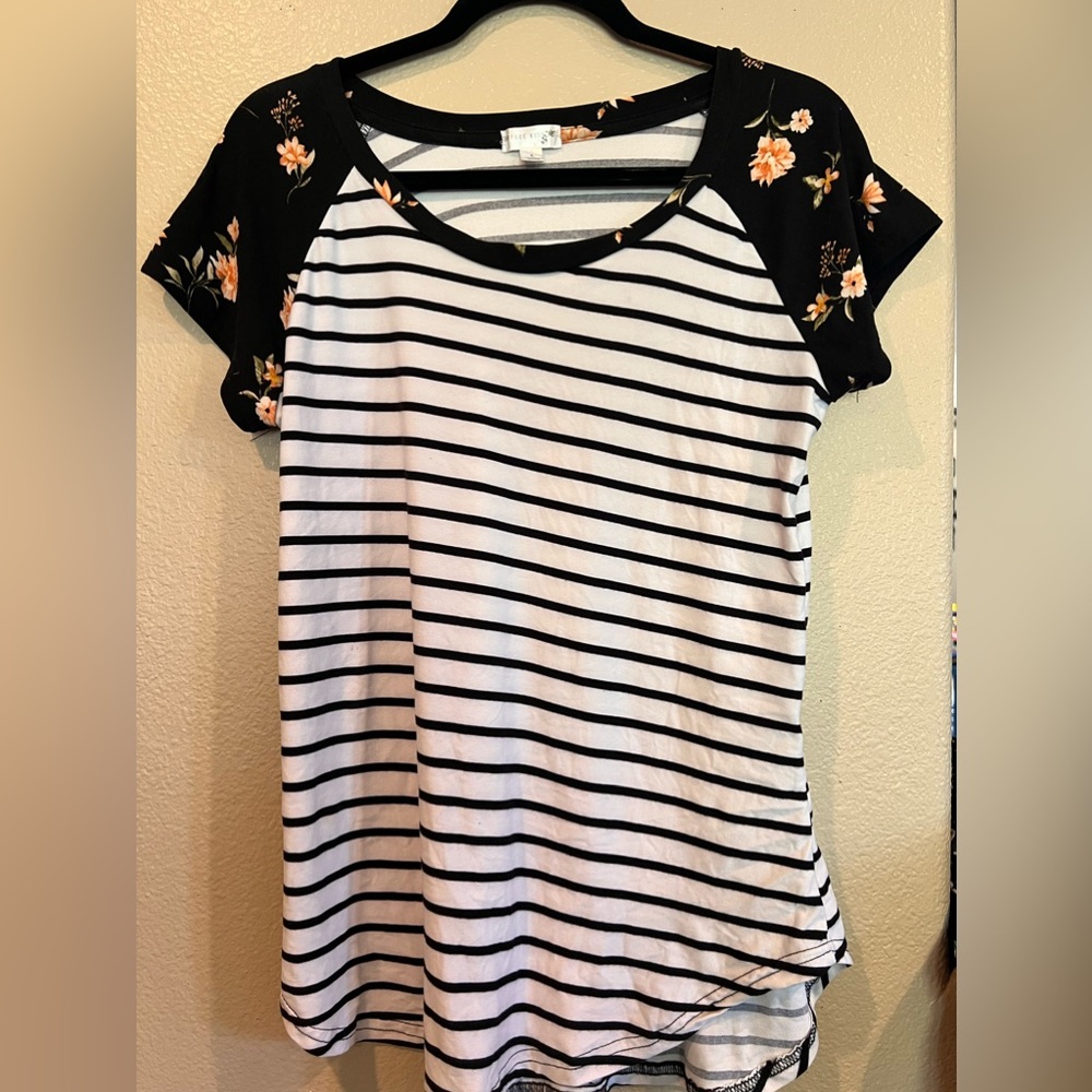 Short sleeve top